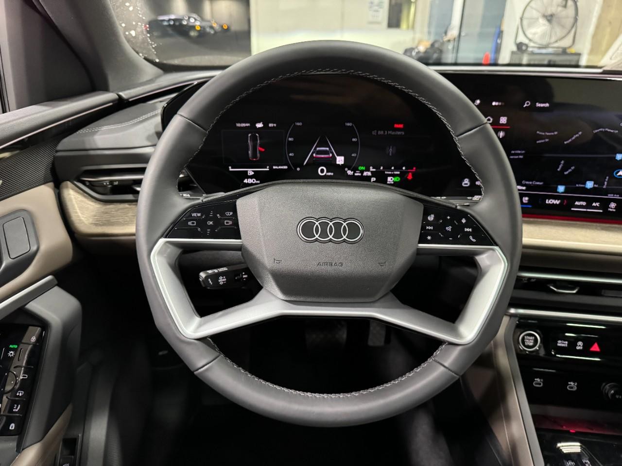 Audi Q5 Vehicle Full-screen Gallery Image 14