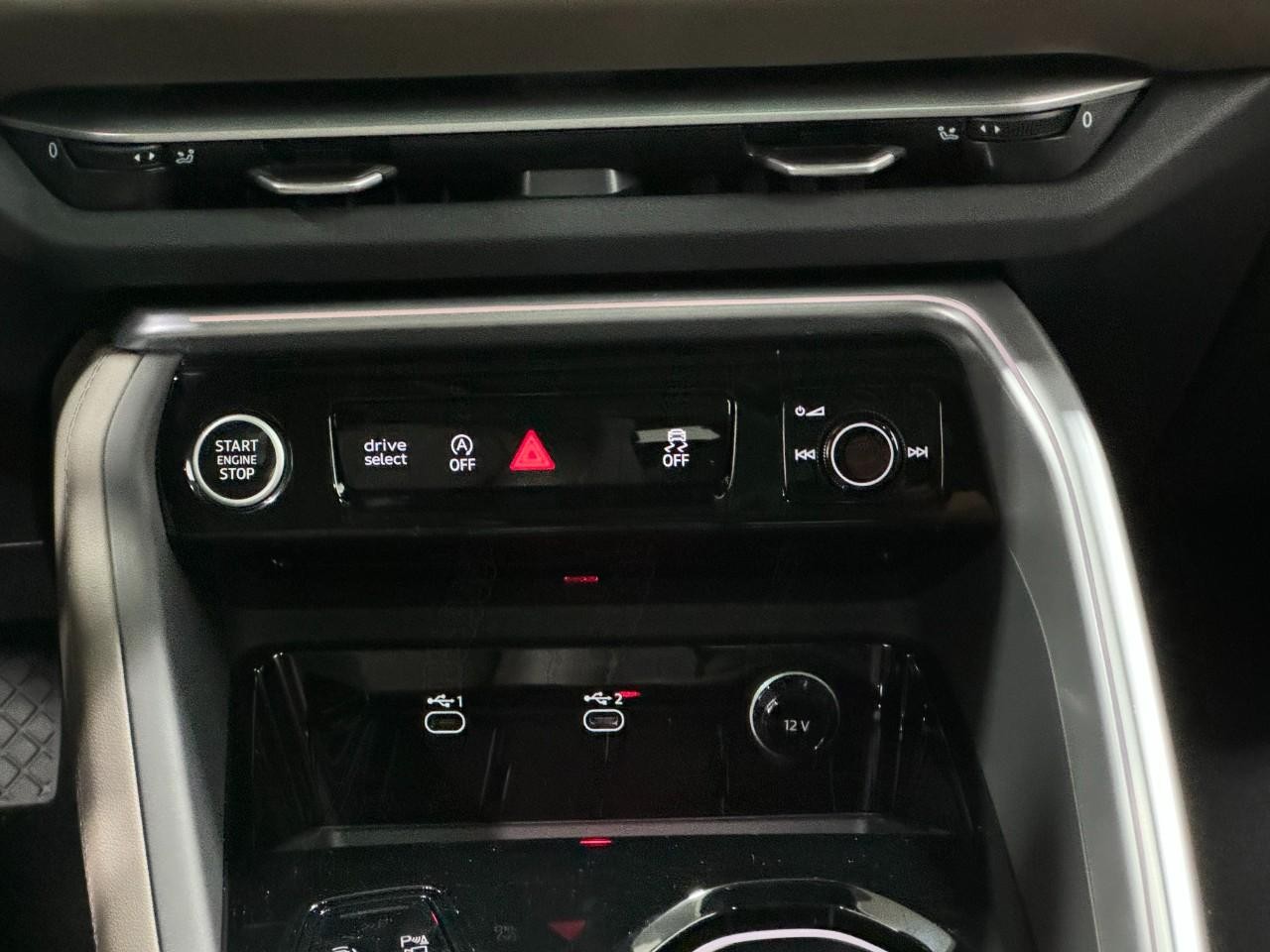 Audi Q5 Vehicle Full-screen Gallery Image 16