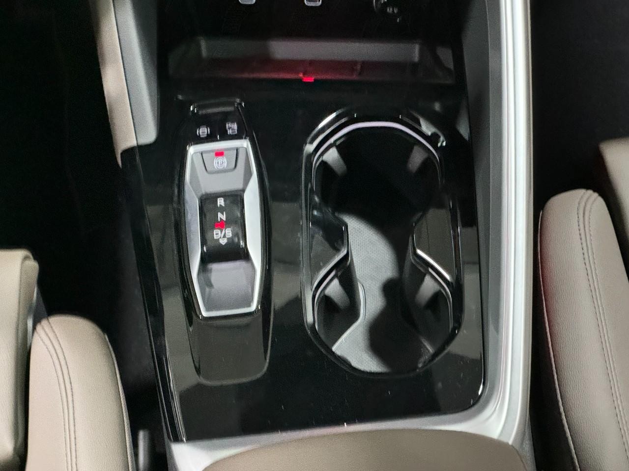 Audi Q5 Vehicle Full-screen Gallery Image 17