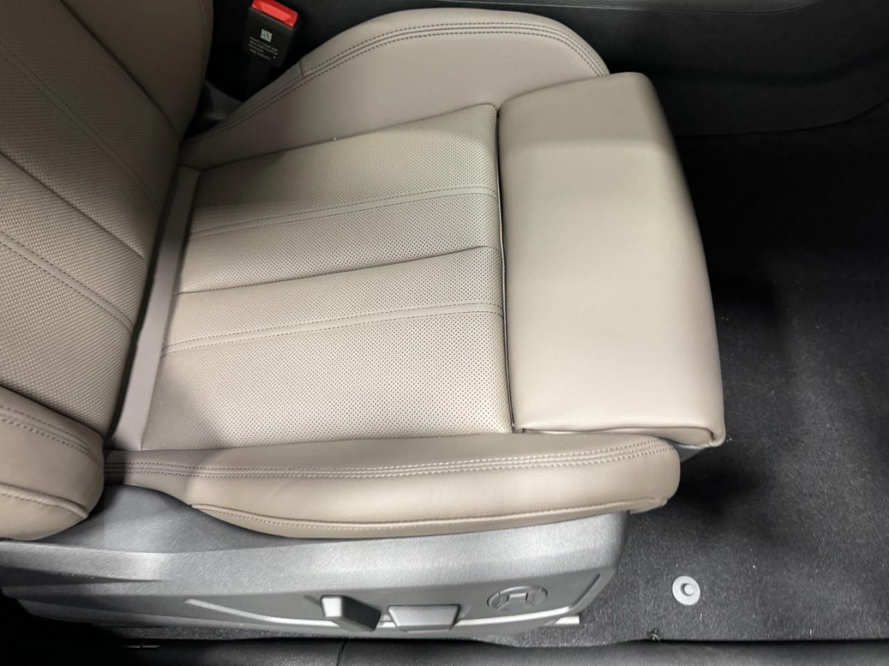 Audi Q5 Vehicle Full-screen Gallery Image 20