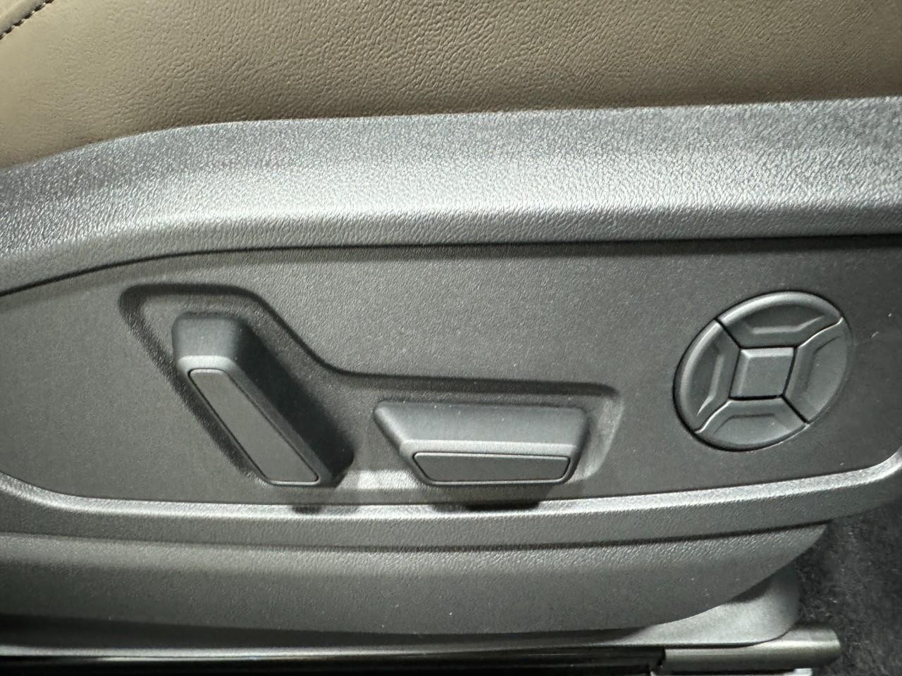 Audi Q5 Vehicle Full-screen Gallery Image 21