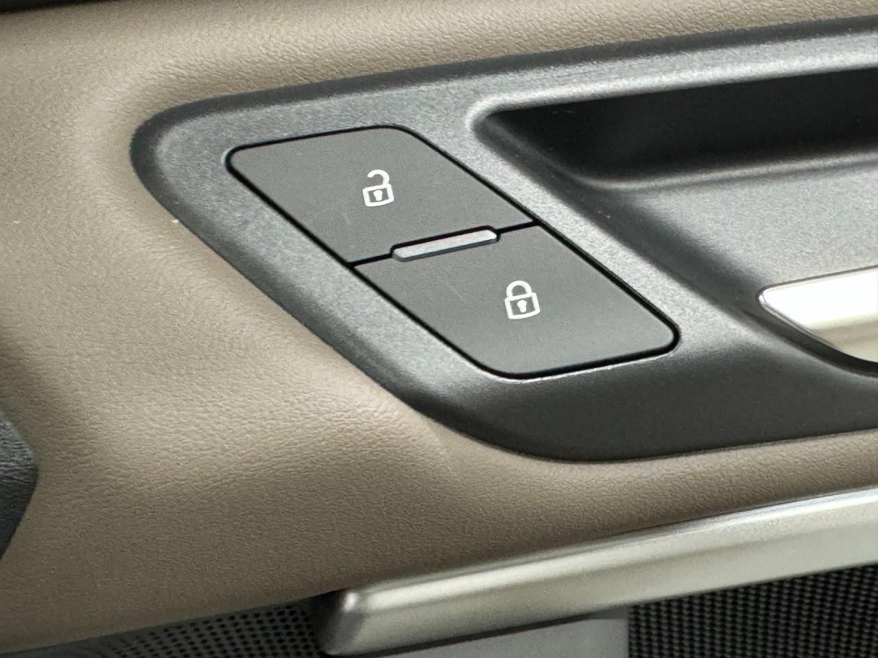 Audi Q5 Vehicle Full-screen Gallery Image 22