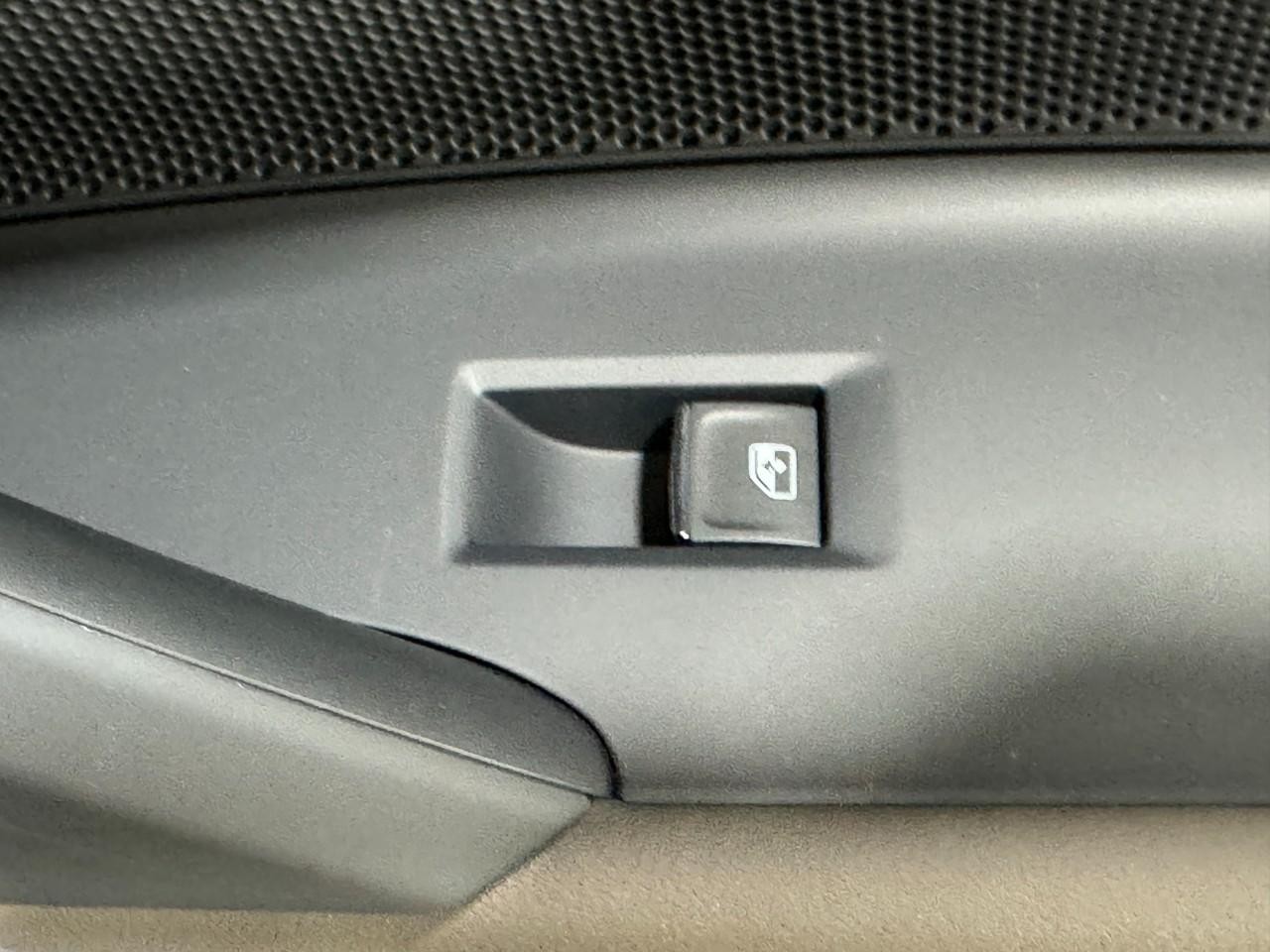 Audi Q5 Vehicle Full-screen Gallery Image 23