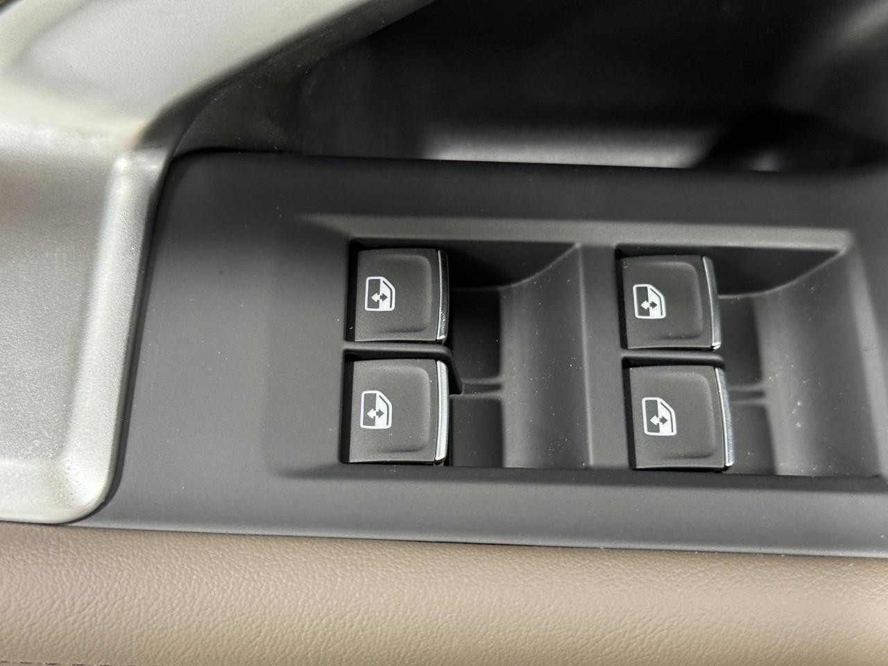 Audi Q5 Vehicle Full-screen Gallery Image 25