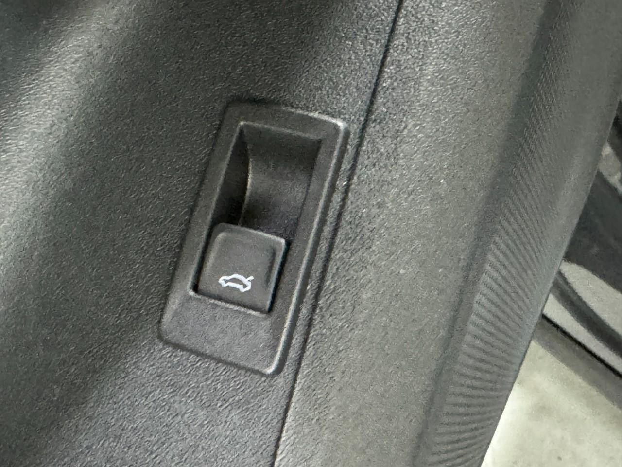 Audi Q5 Vehicle Full-screen Gallery Image 27