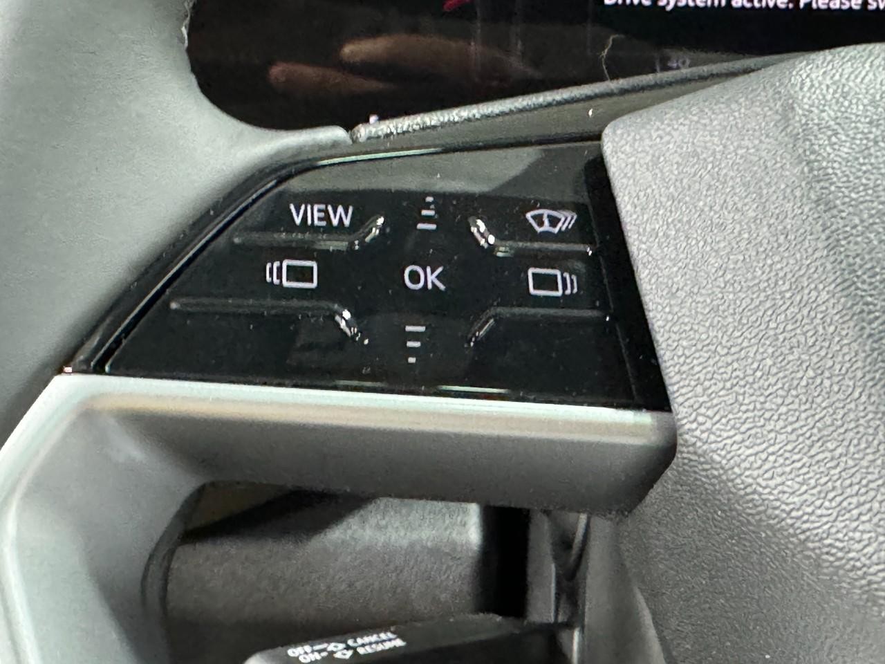 Audi Q5 Vehicle Full-screen Gallery Image 28