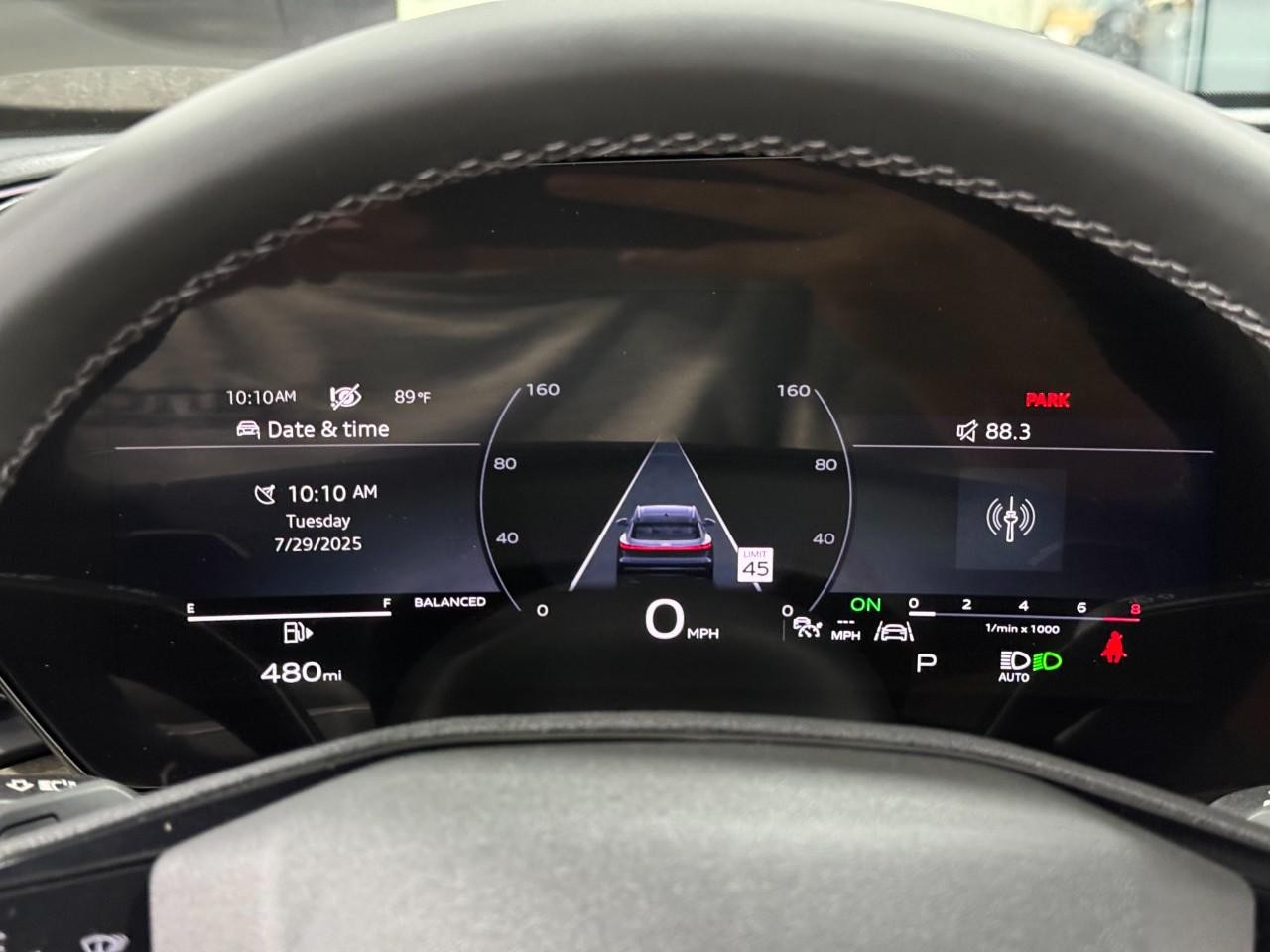 Audi Q5 Vehicle Full-screen Gallery Image 31