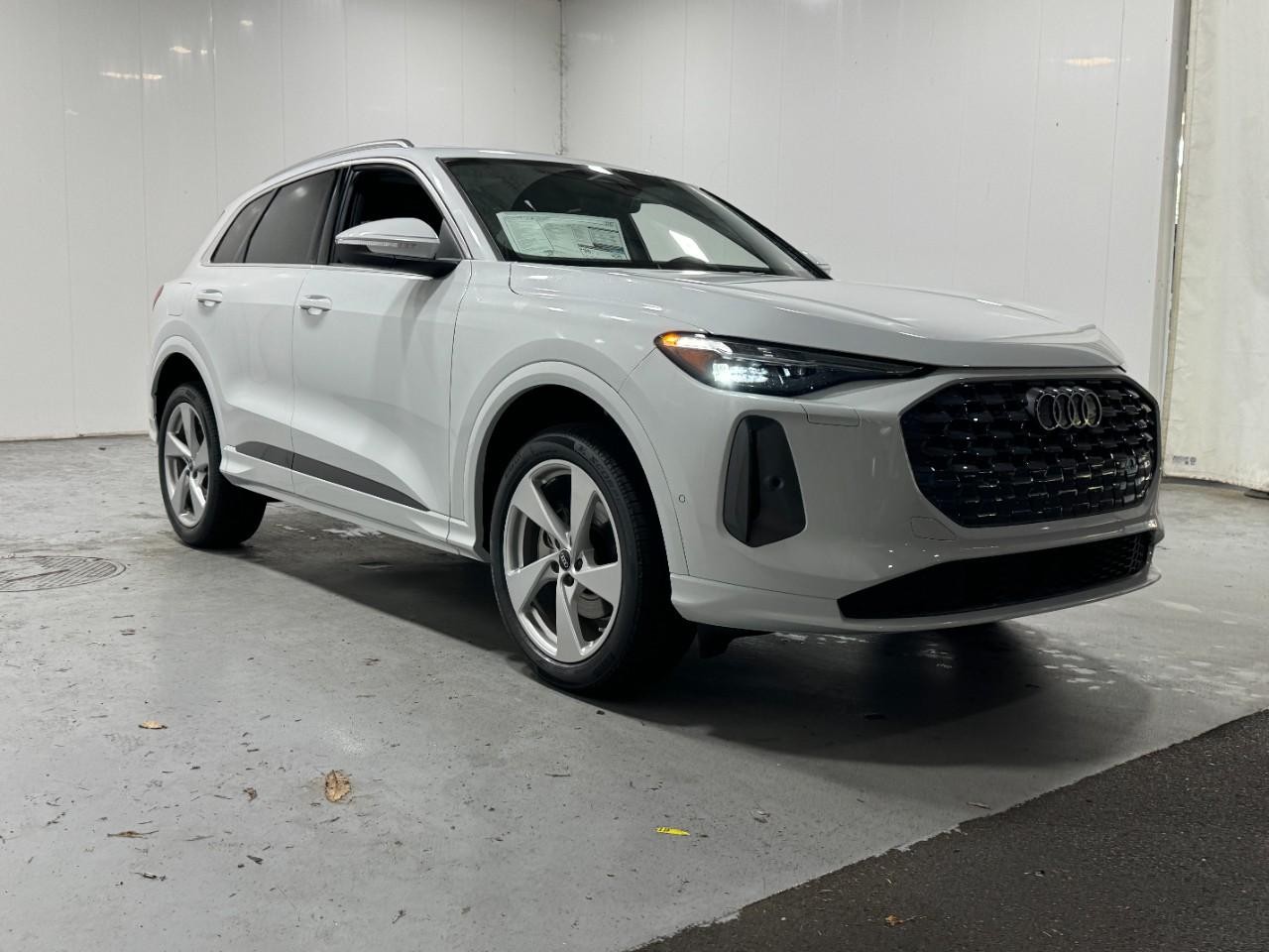 Audi Q5 Vehicle Full-screen Gallery Image 6