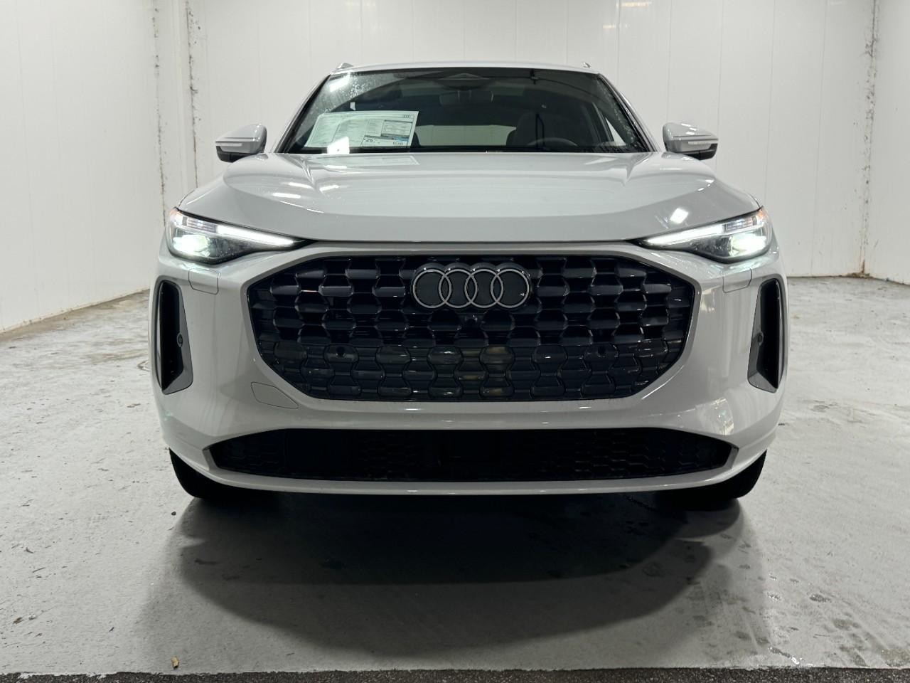 Audi Q5 Vehicle Full-screen Gallery Image 7