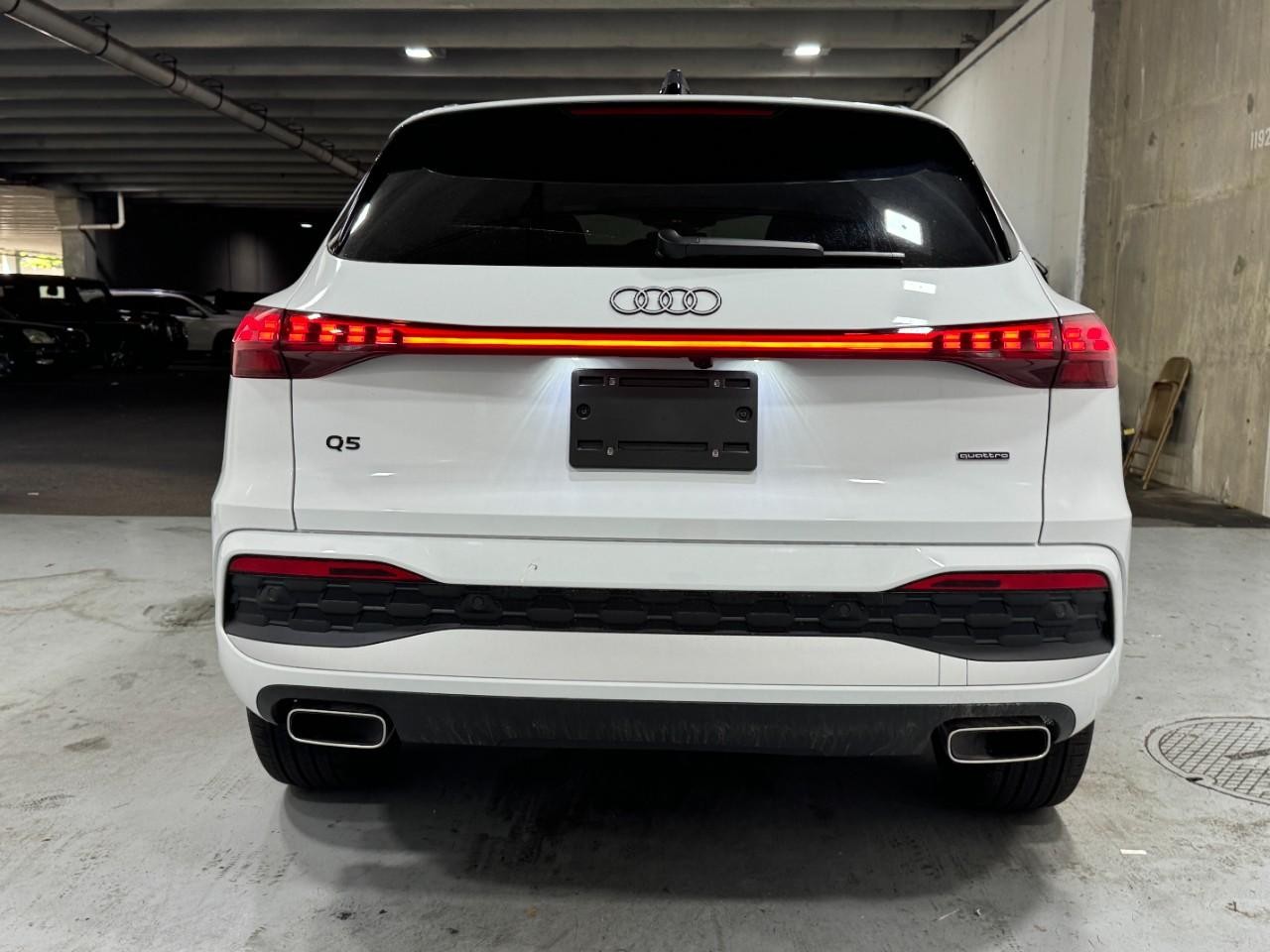 Audi Q5 Vehicle Full-screen Gallery Image 9
