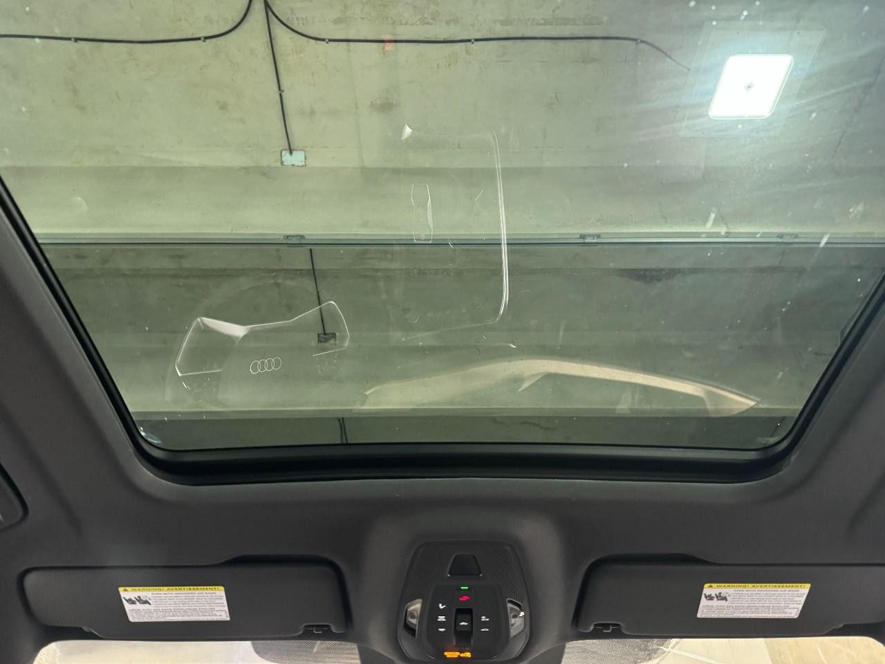 Audi Q5 Vehicle Full-screen Gallery Image 12