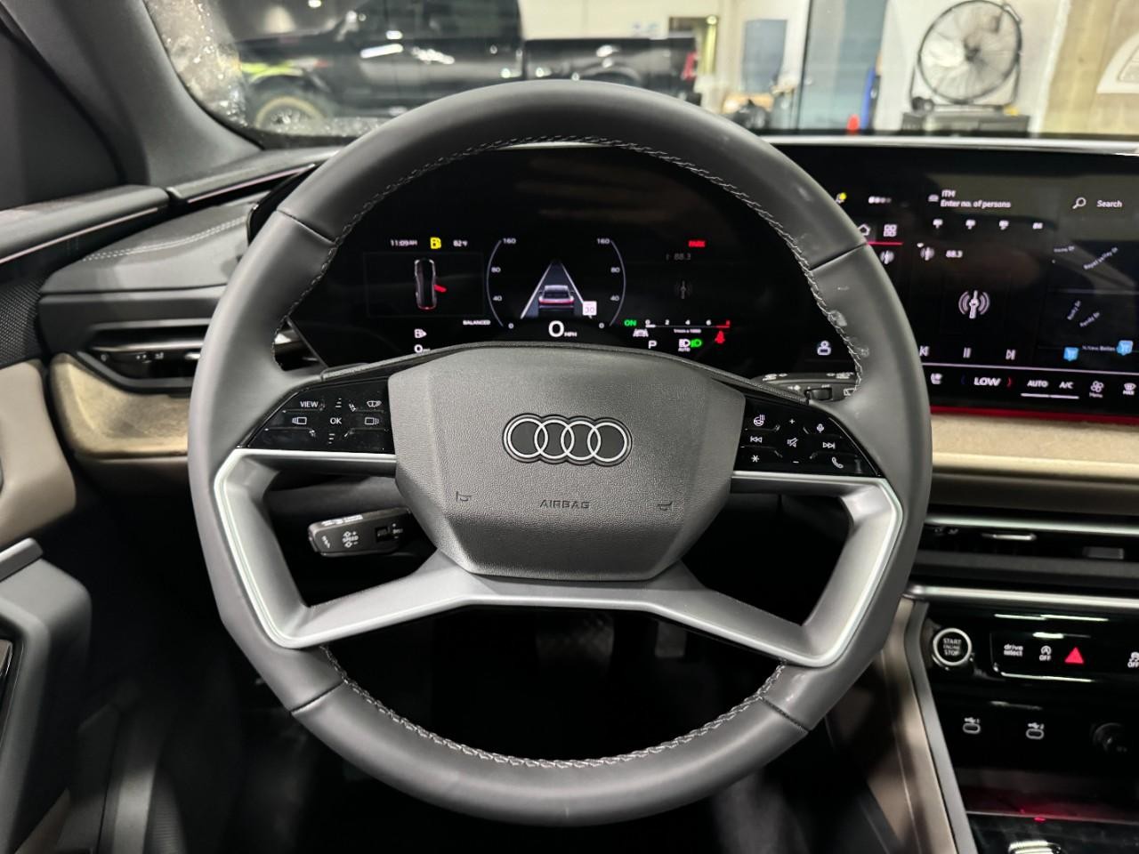 Audi Q5 Vehicle Full-screen Gallery Image 14