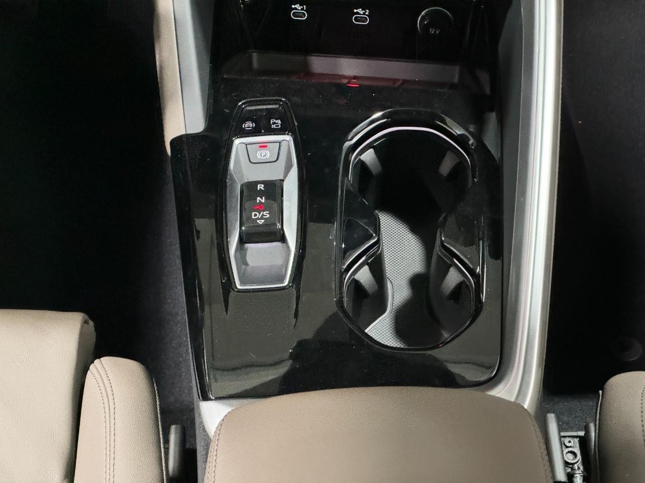 Audi Q5 Vehicle Full-screen Gallery Image 17