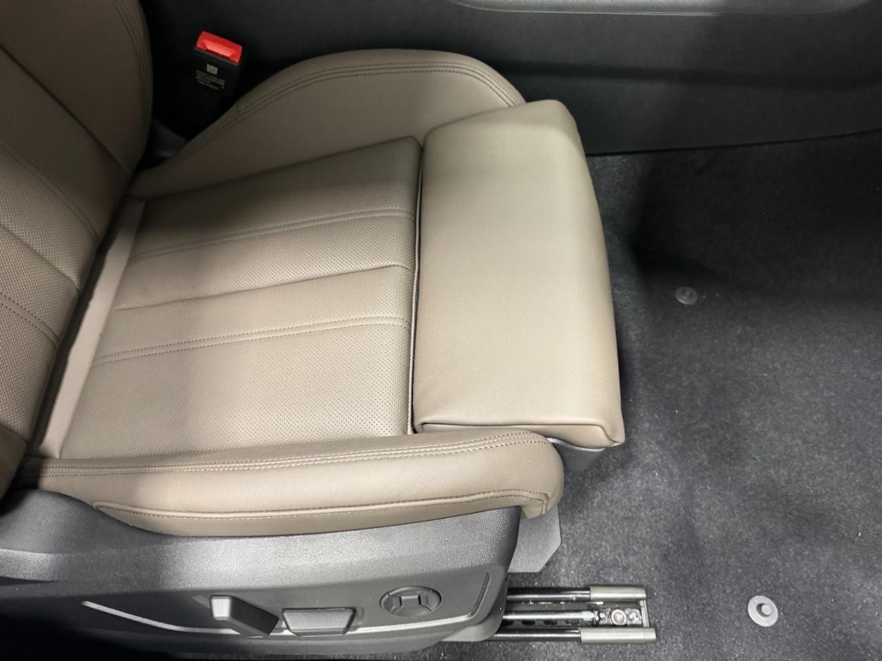 Audi Q5 Vehicle Full-screen Gallery Image 20