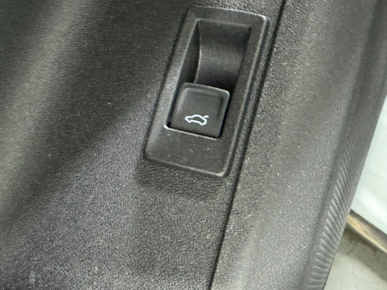 Audi Q5 Vehicle Full-screen Gallery Image 27