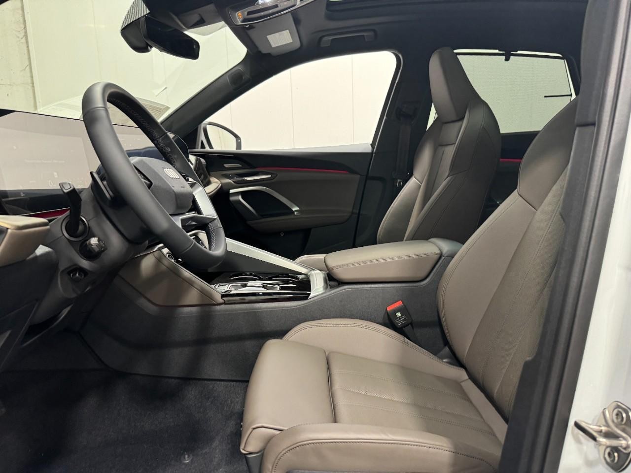 Audi Q5 Vehicle Full-screen Gallery Image 28