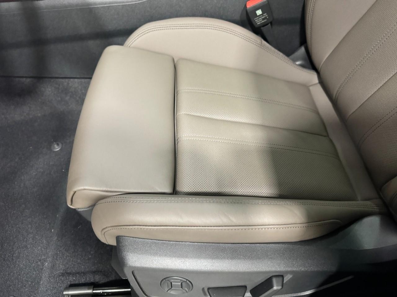 Audi Q5 Vehicle Full-screen Gallery Image 29