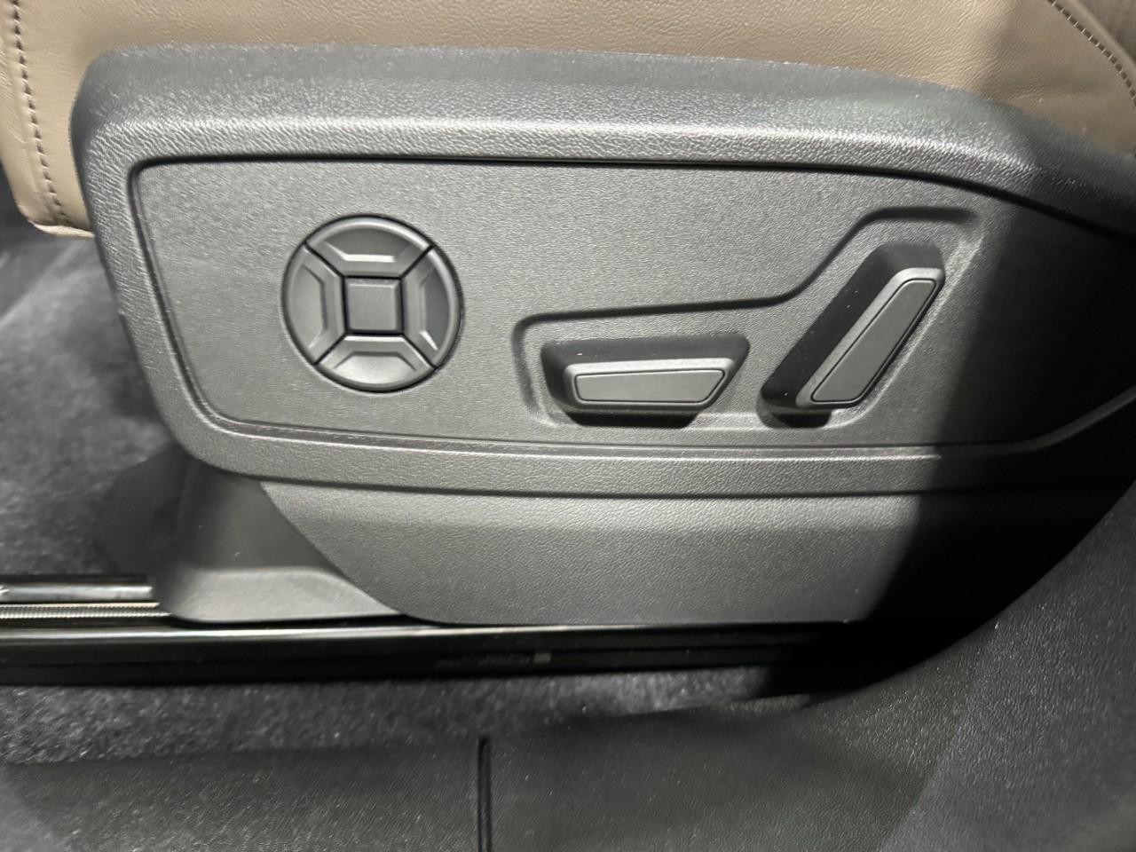 Audi Q5 Vehicle Full-screen Gallery Image 30