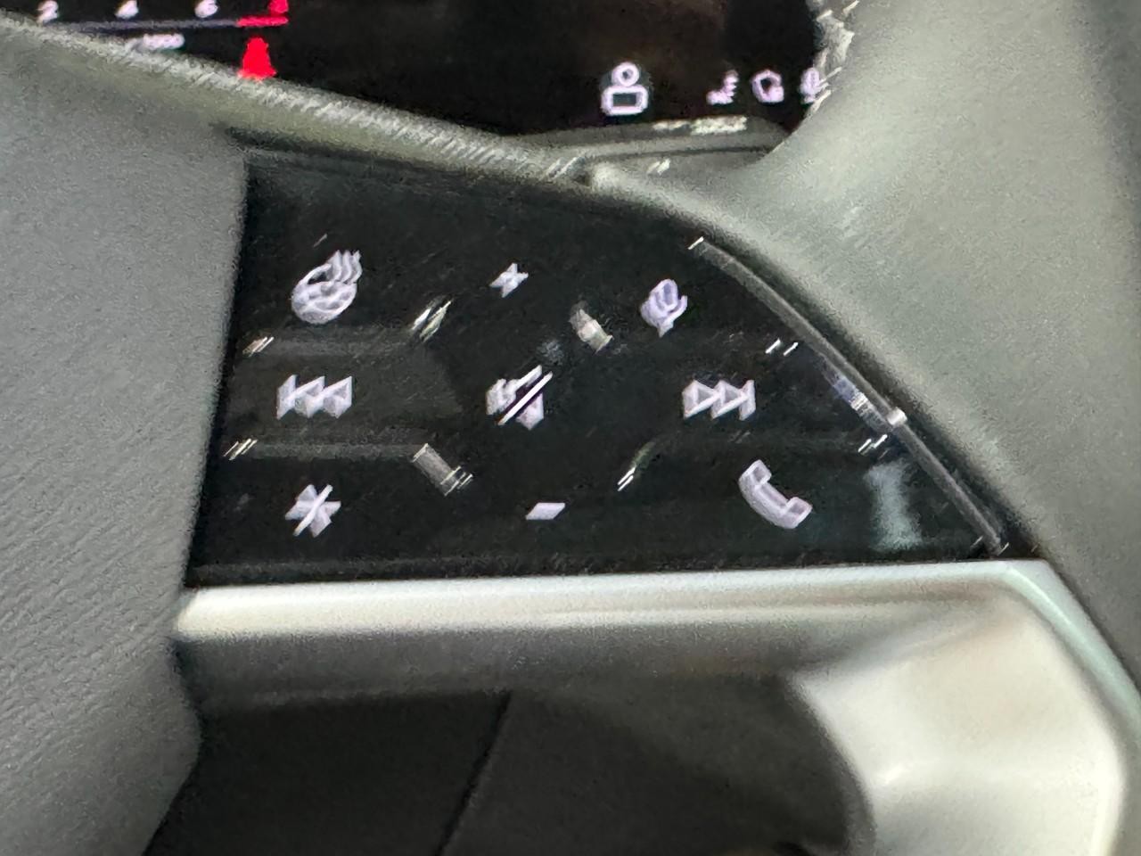 Audi Q5 Vehicle Full-screen Gallery Image 32