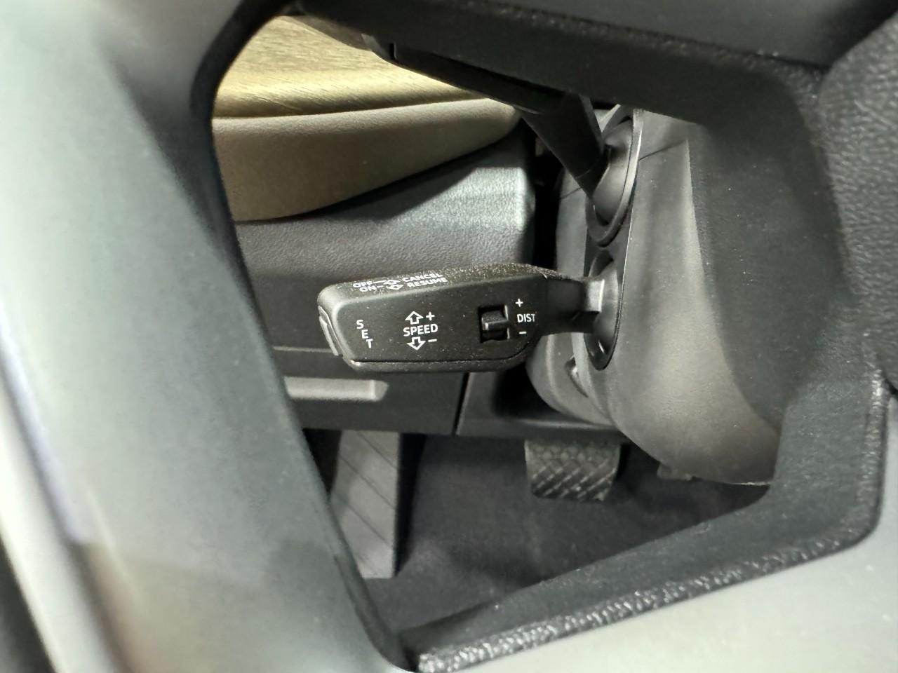 Audi Q5 Vehicle Full-screen Gallery Image 33