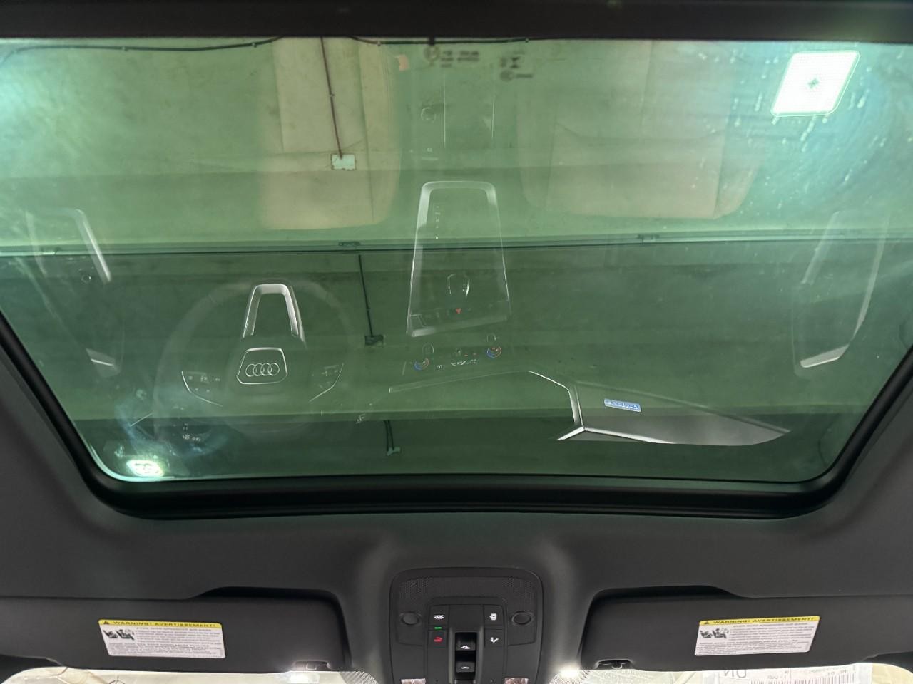 Audi Q3 Vehicle Full-screen Gallery Image 11