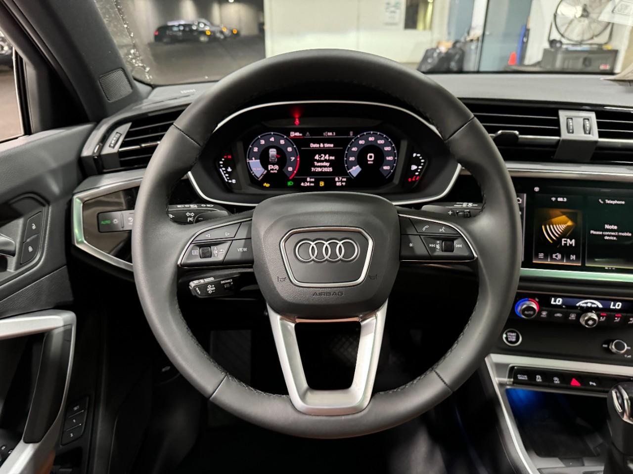 Audi Q3 Vehicle Full-screen Gallery Image 13