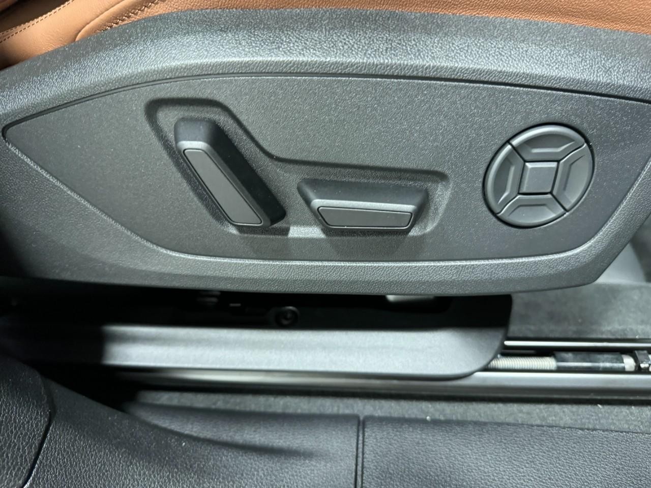 Audi Q3 Vehicle Full-screen Gallery Image 20