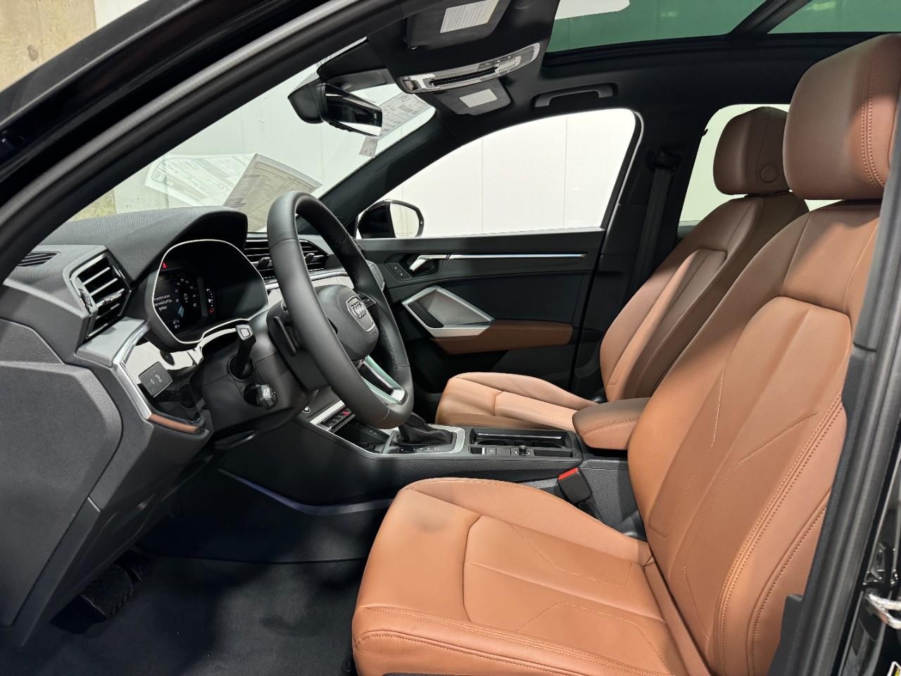 Audi Q3 Vehicle Full-screen Gallery Image 27