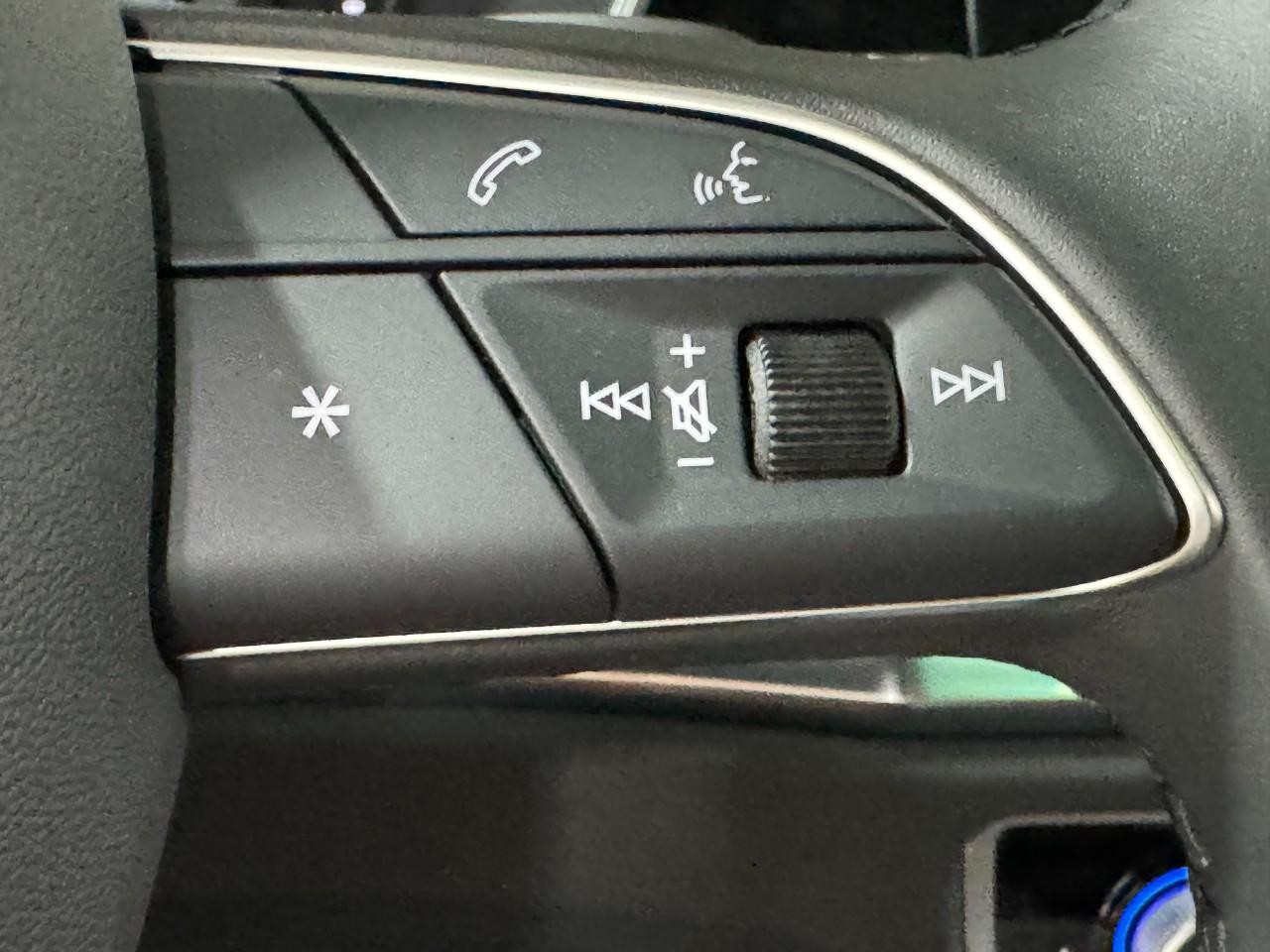 Audi Q3 Vehicle Full-screen Gallery Image 32