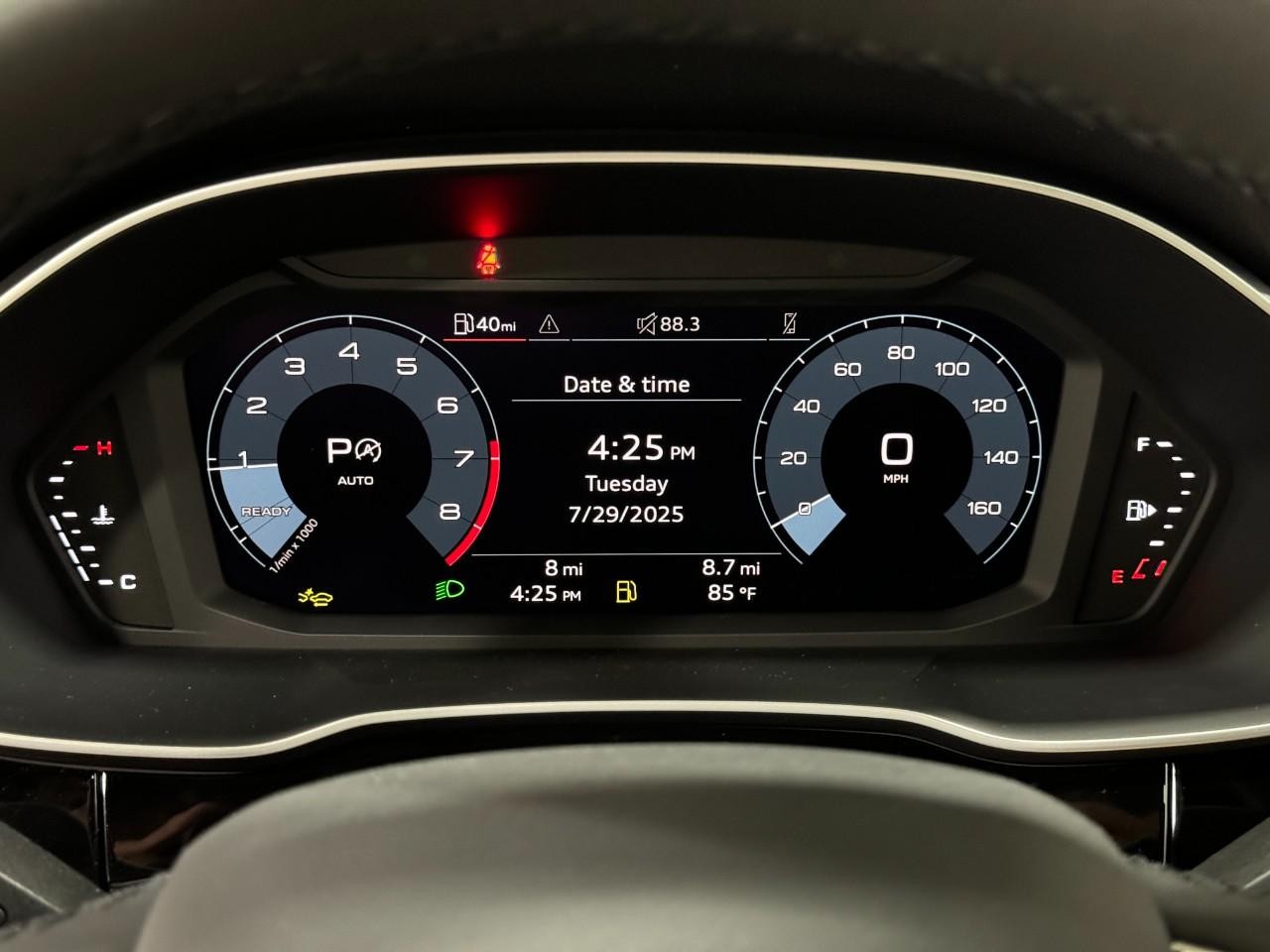 Audi Q3 Vehicle Full-screen Gallery Image 34