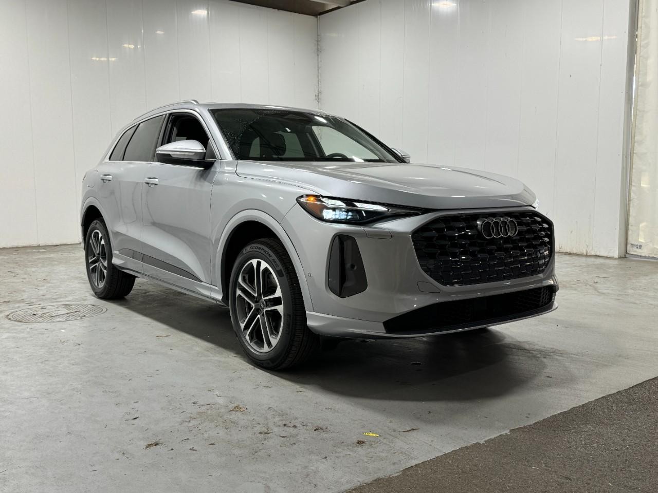 Audi Q5 Vehicle Full-screen Gallery Image 6