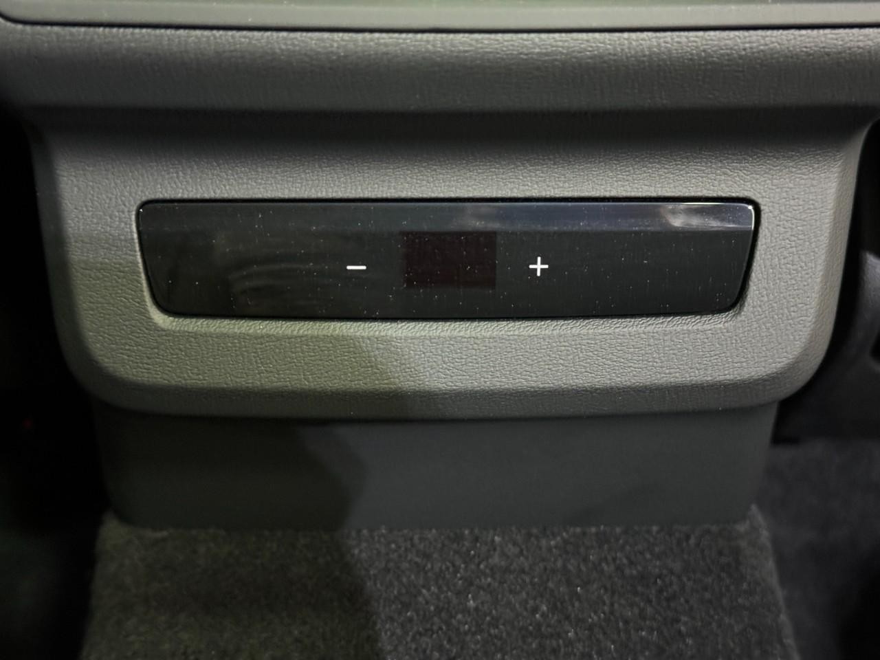 Audi Q5 Vehicle Full-screen Gallery Image 11