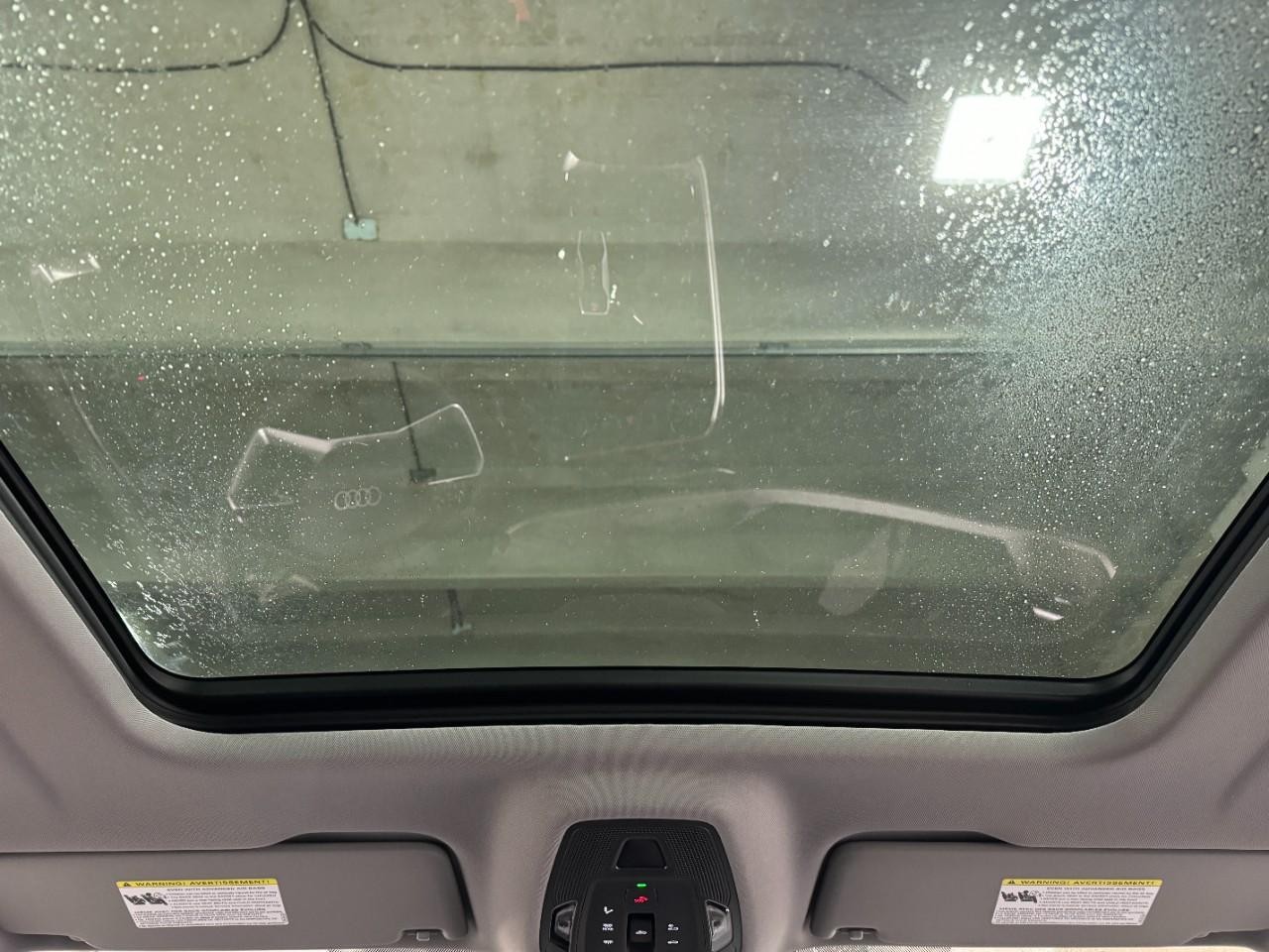 Audi Q5 Vehicle Full-screen Gallery Image 12