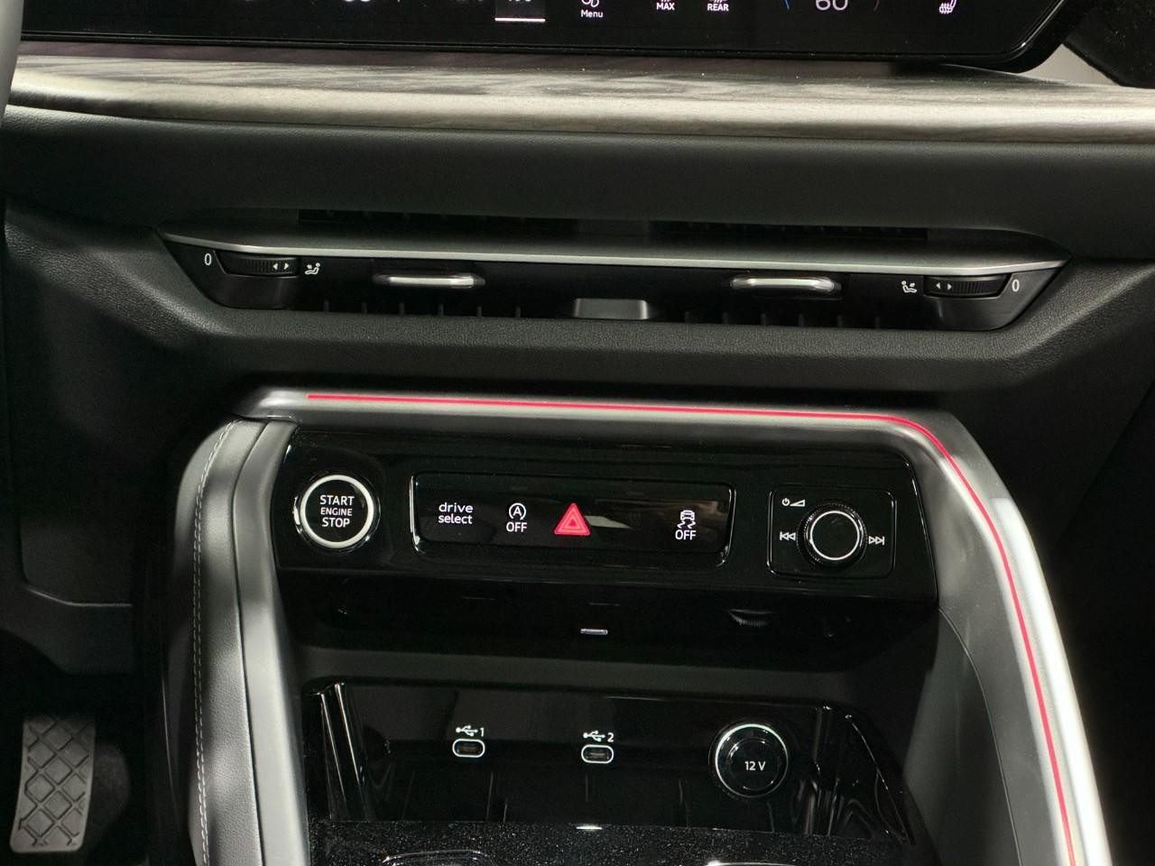 Audi Q5 Vehicle Full-screen Gallery Image 16