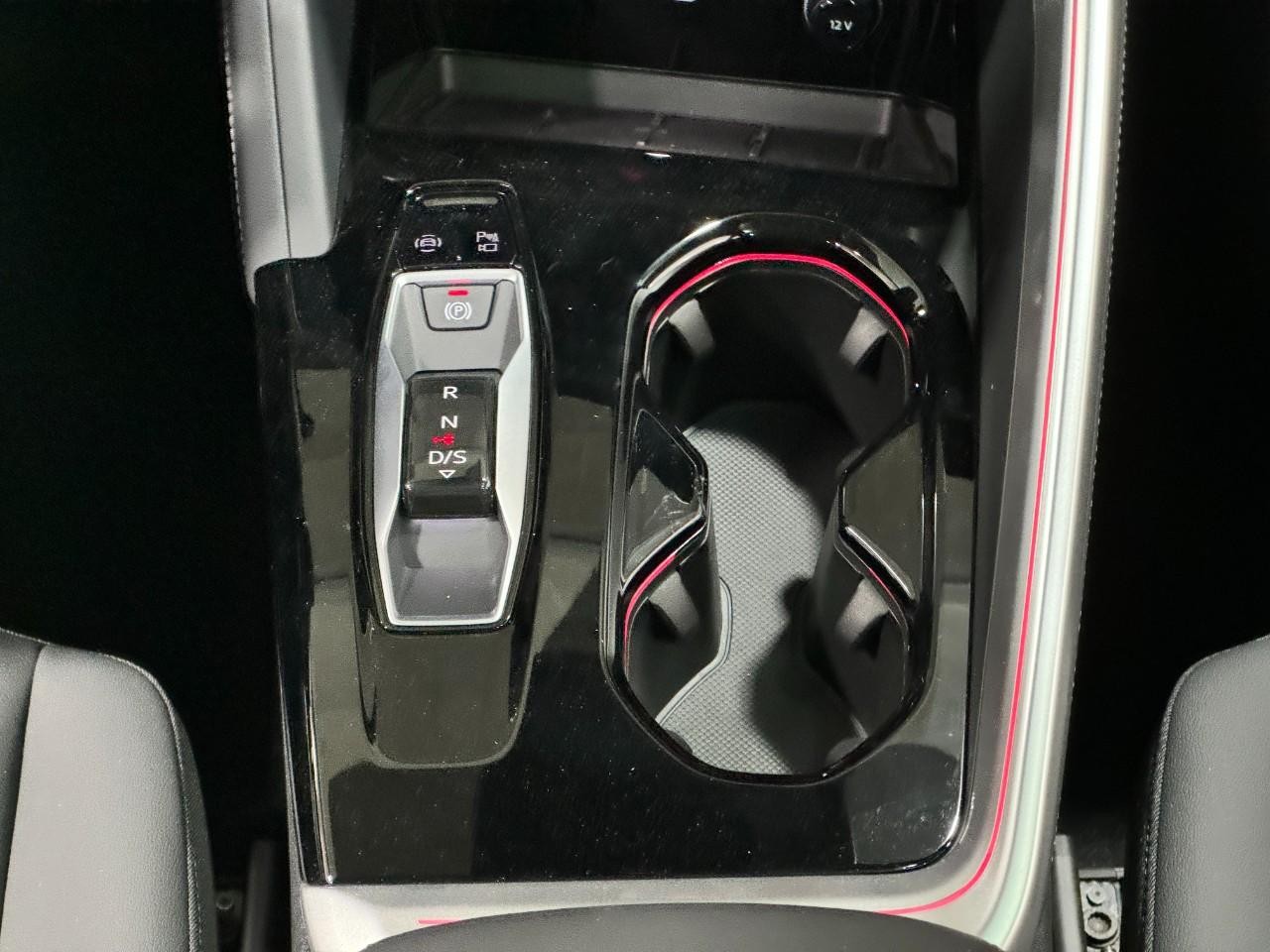 Audi Q5 Vehicle Full-screen Gallery Image 17