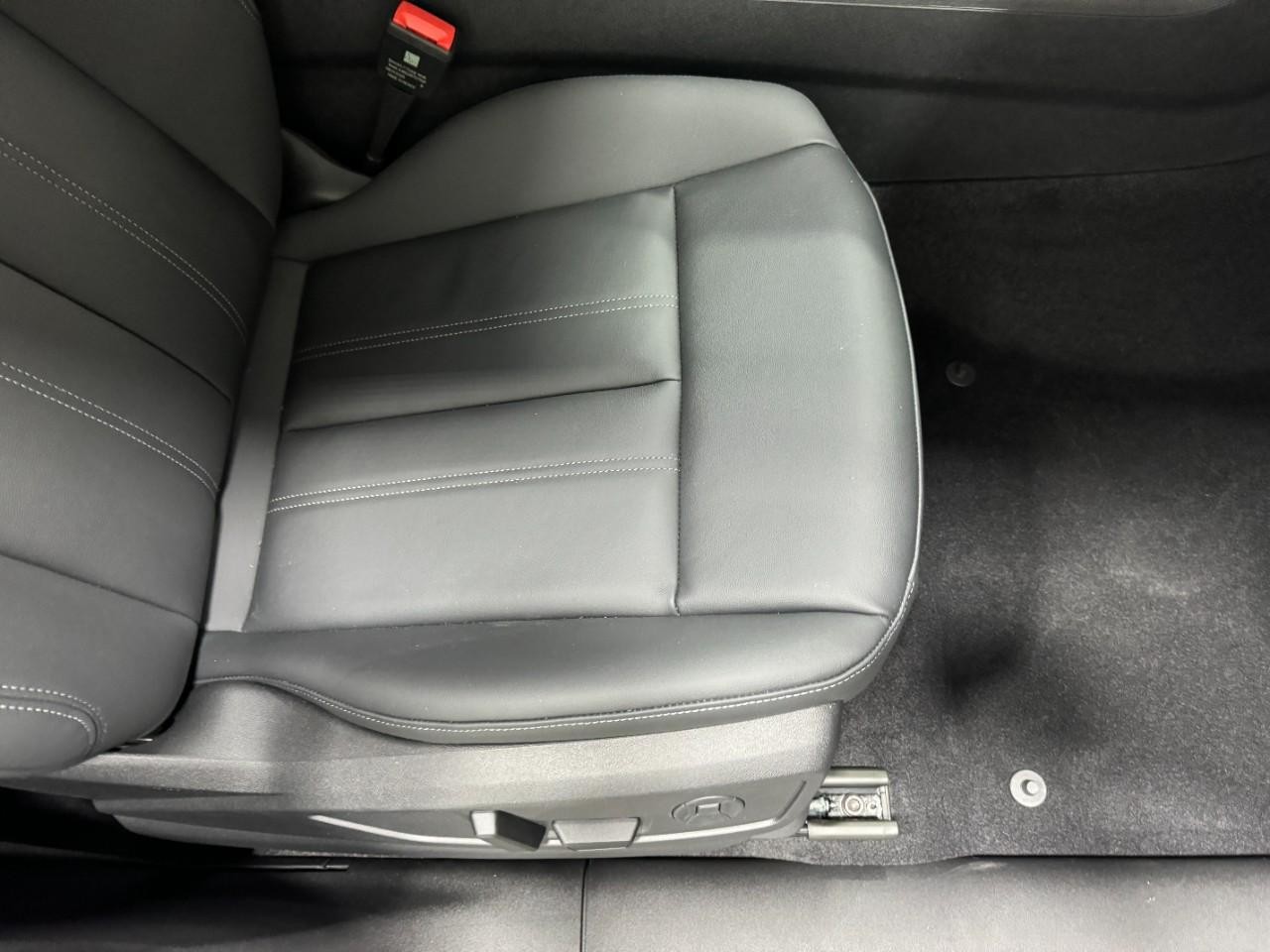 Audi Q5 Vehicle Full-screen Gallery Image 20