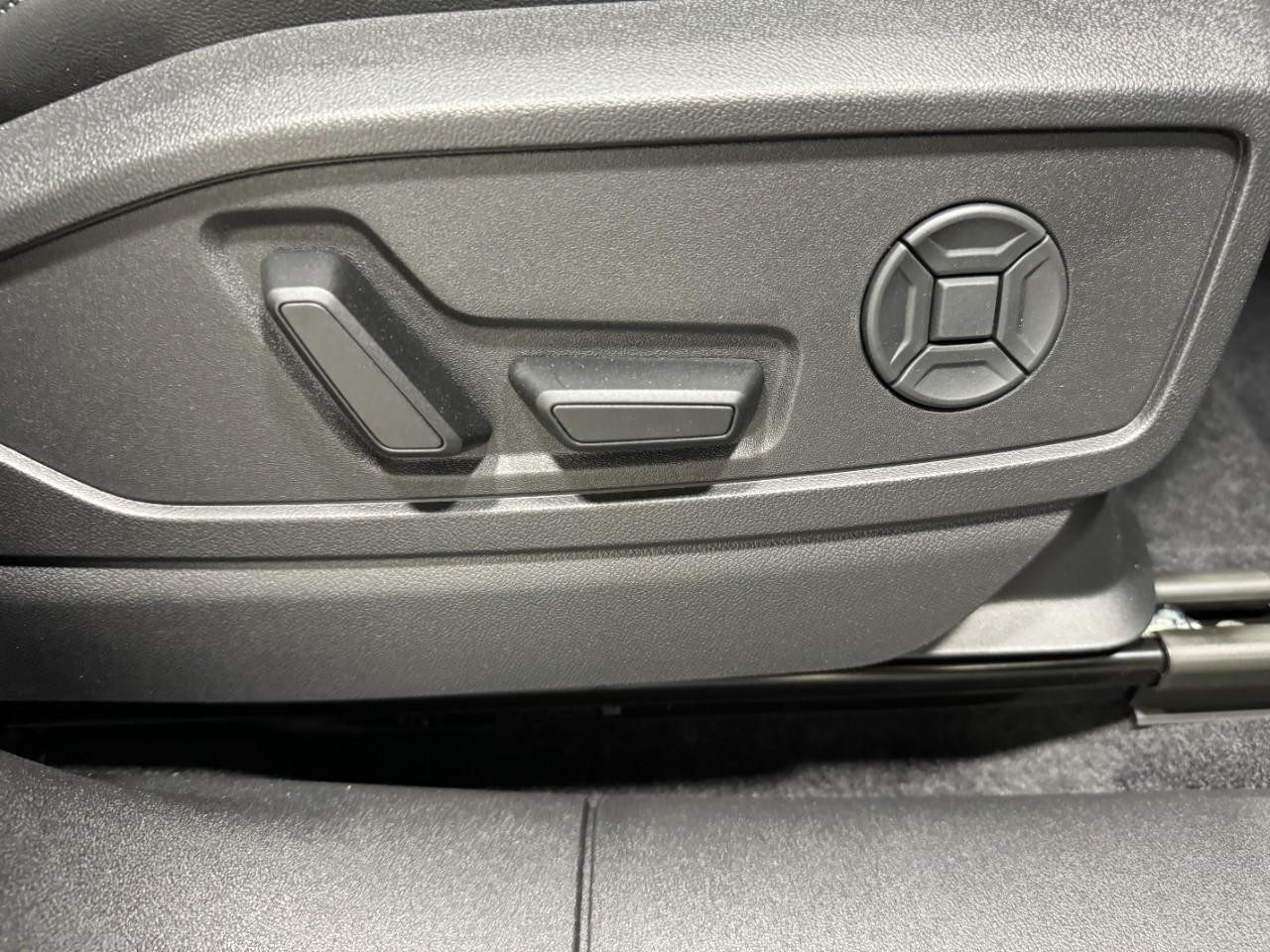 Audi Q5 Vehicle Full-screen Gallery Image 21