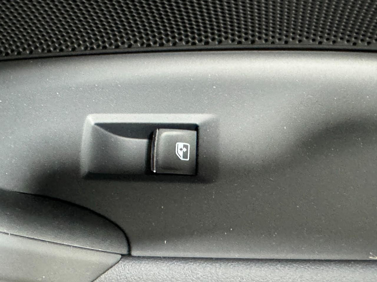 Audi Q5 Vehicle Full-screen Gallery Image 23