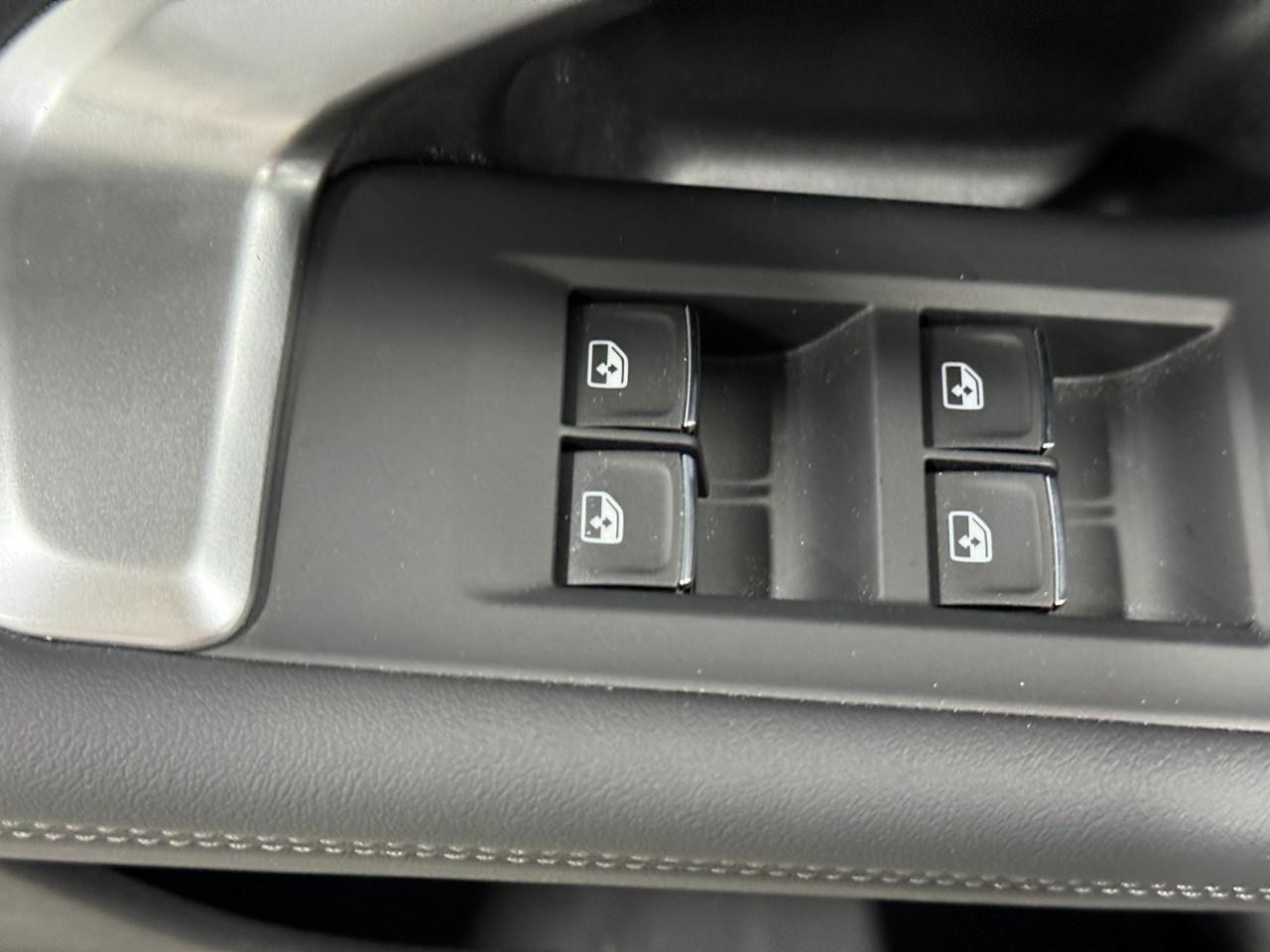 Audi Q5 Vehicle Full-screen Gallery Image 24