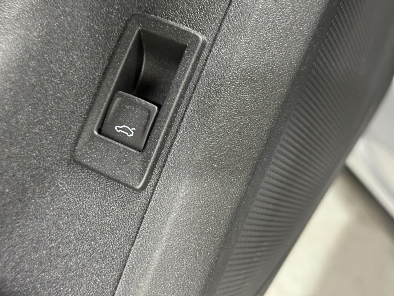 Audi Q5 Vehicle Full-screen Gallery Image 26