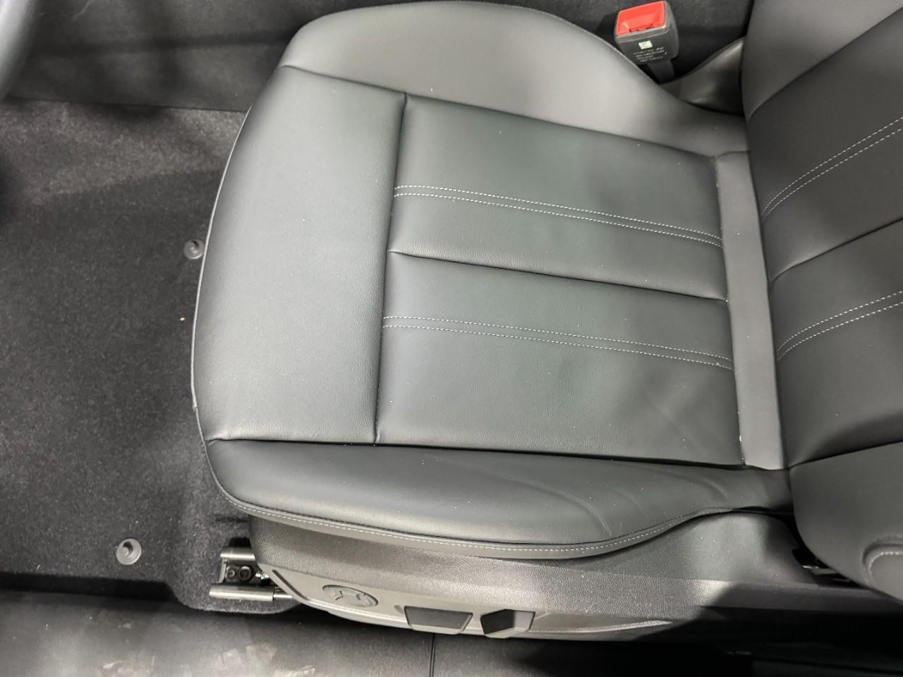 Audi Q5 Vehicle Full-screen Gallery Image 28