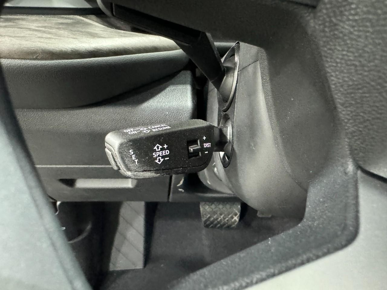 Audi Q5 Vehicle Full-screen Gallery Image 30