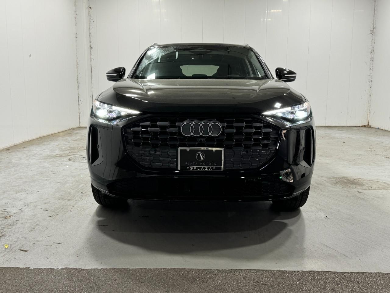 Audi Q5 Vehicle Full-screen Gallery Image 7