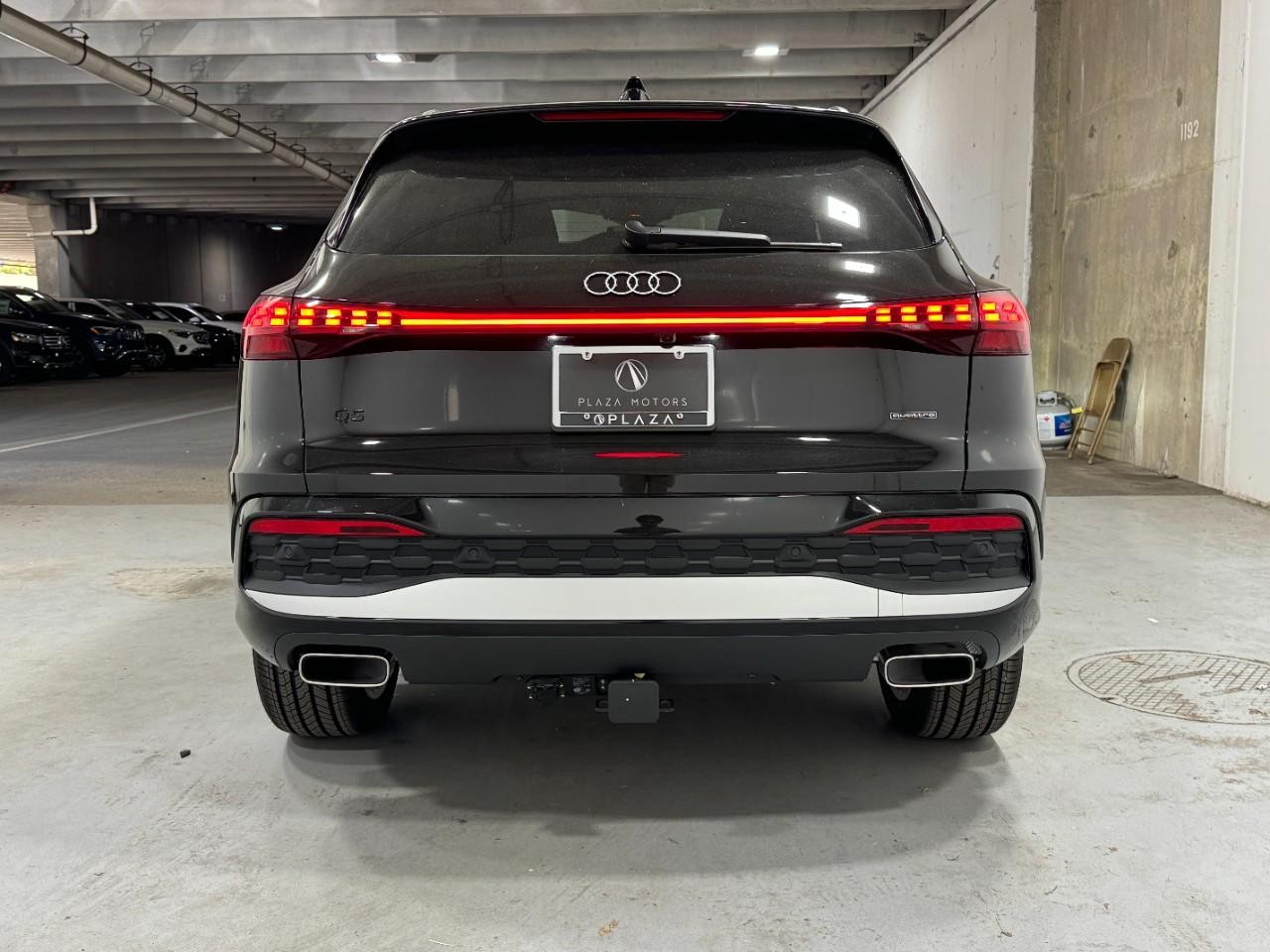 Audi Q5 Vehicle Full-screen Gallery Image 9