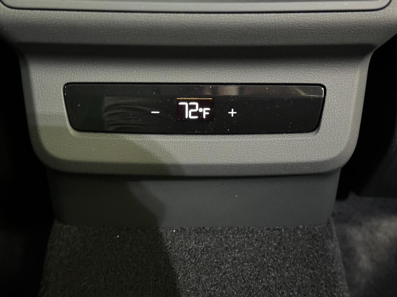 Audi Q5 Vehicle Full-screen Gallery Image 11