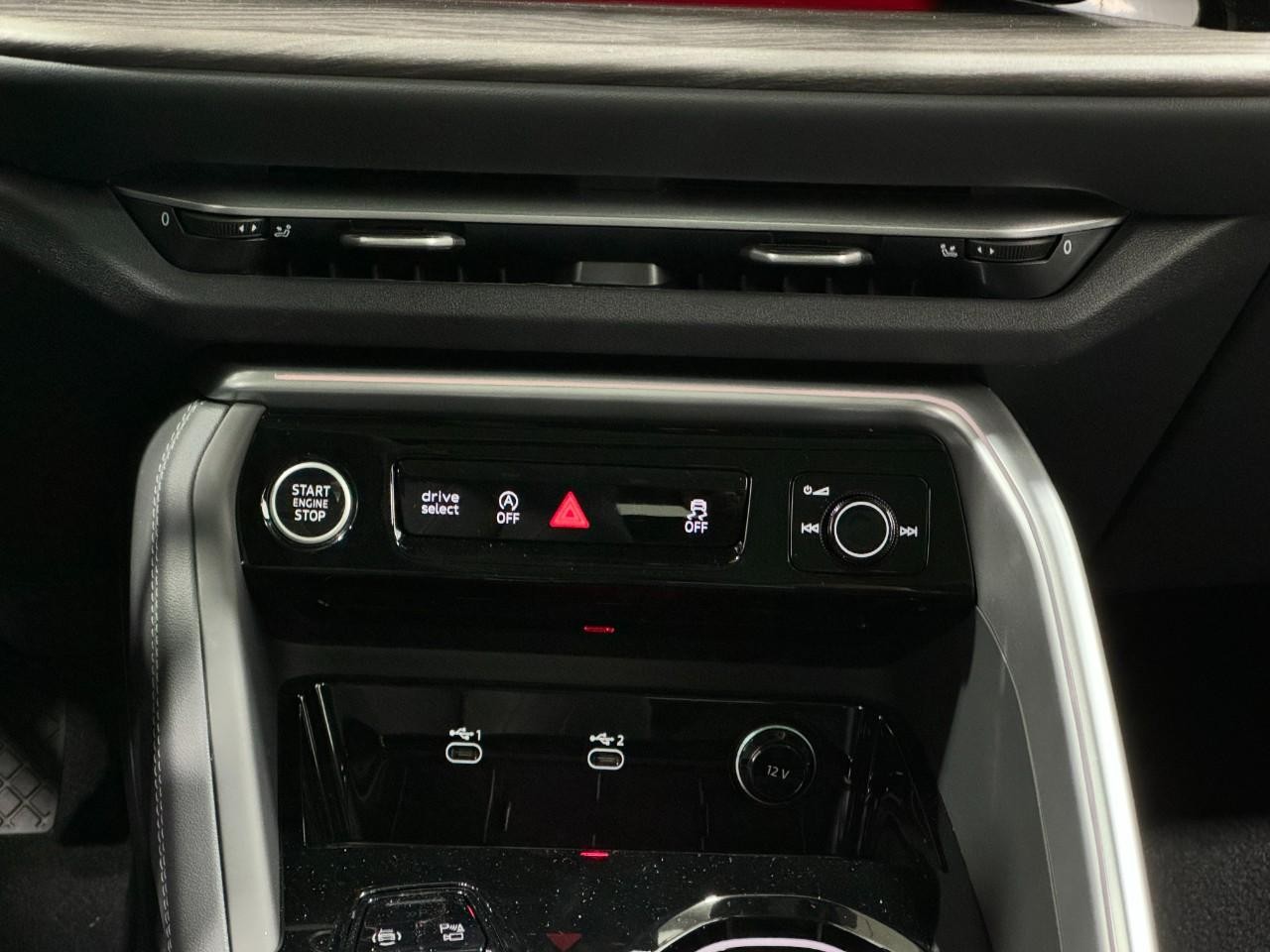 Audi Q5 Vehicle Full-screen Gallery Image 16