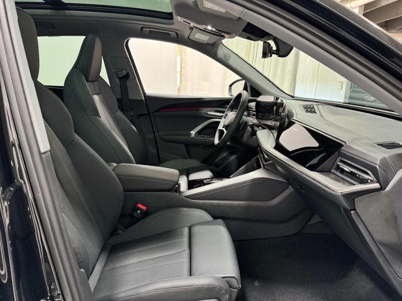 Audi Q5 Vehicle Full-screen Gallery Image 19