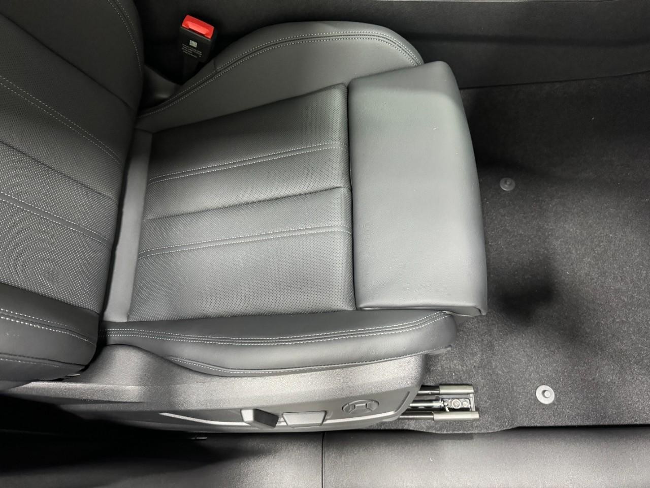 Audi Q5 Vehicle Full-screen Gallery Image 20