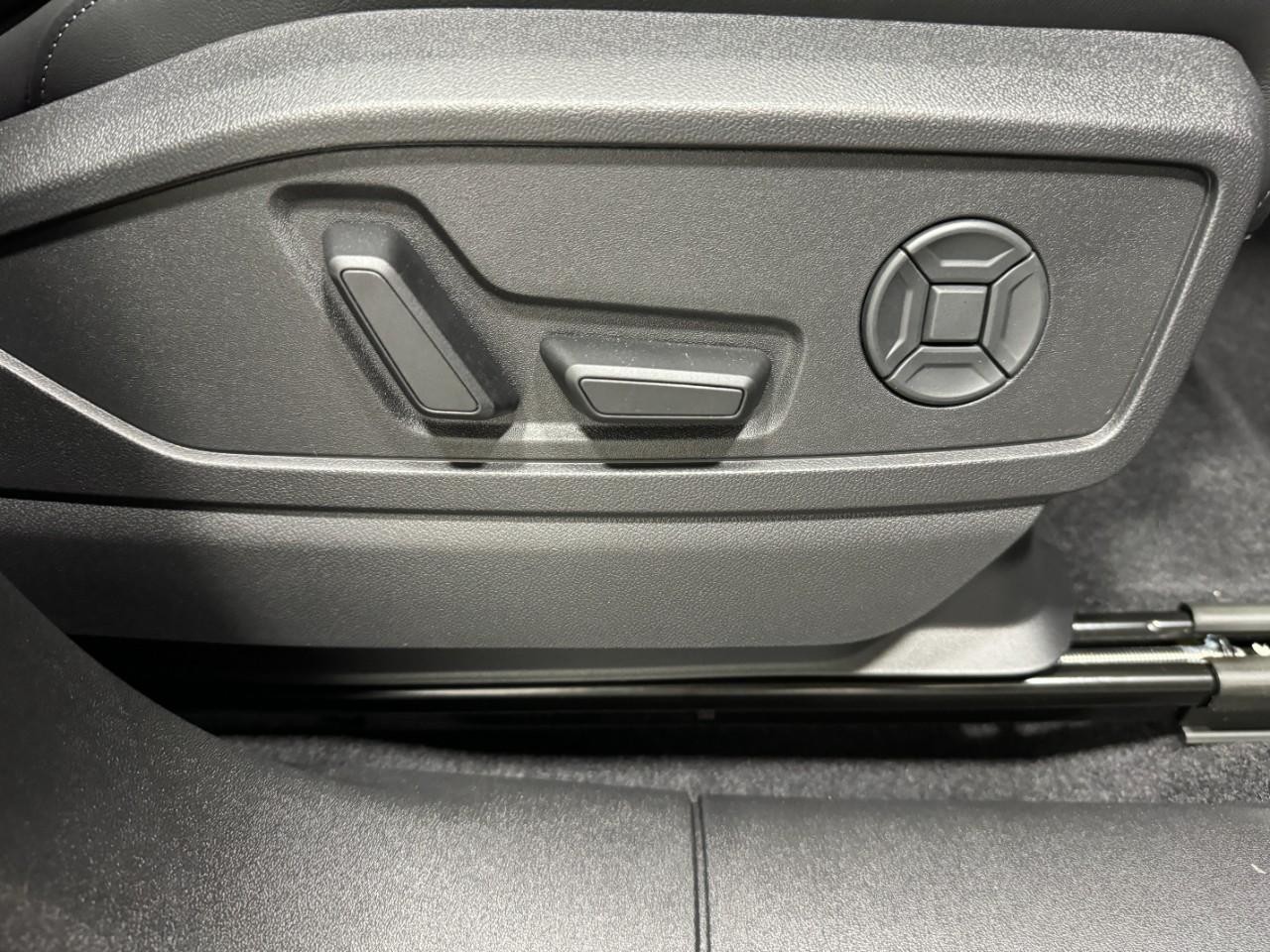 Audi Q5 Vehicle Full-screen Gallery Image 21