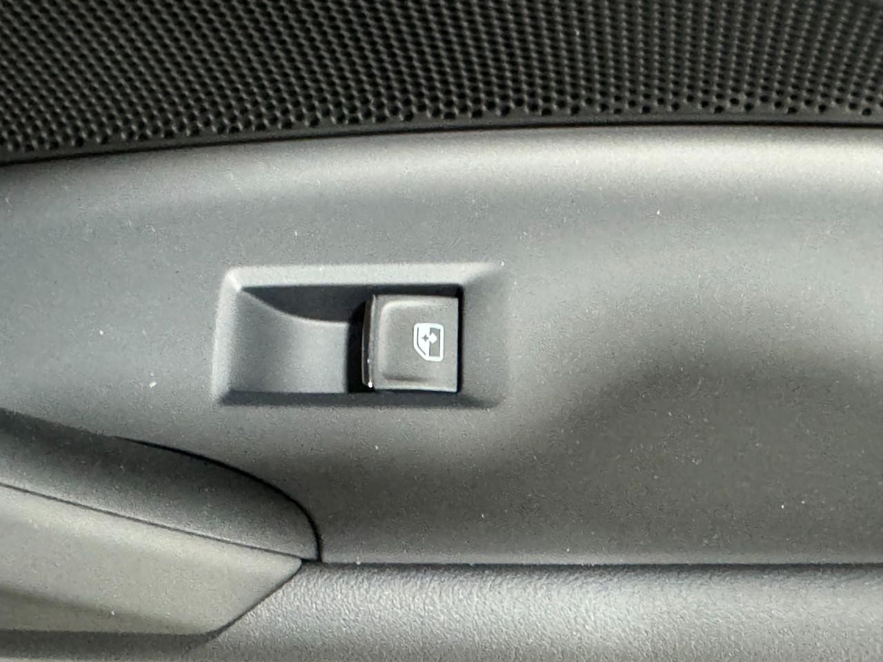 Audi Q5 Vehicle Full-screen Gallery Image 23